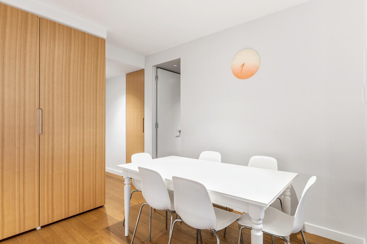 Light Tower Apartment Melbourne Exterior photo